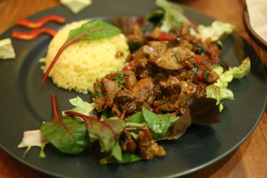 Plat mijoté épicé et riz parfumé